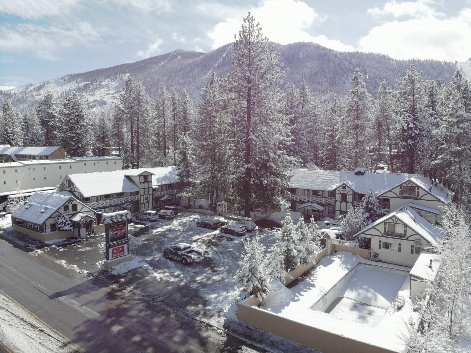 Econo Lodge Inn & Suites Heavenly Village Area South Lake Tahoe Bagian luar foto
